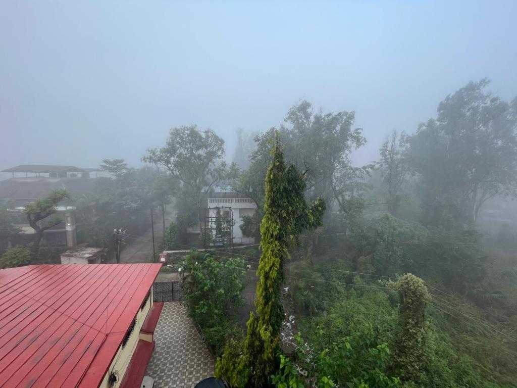 Hotel Phoenix Lonavala Dış mekan fotoğraf