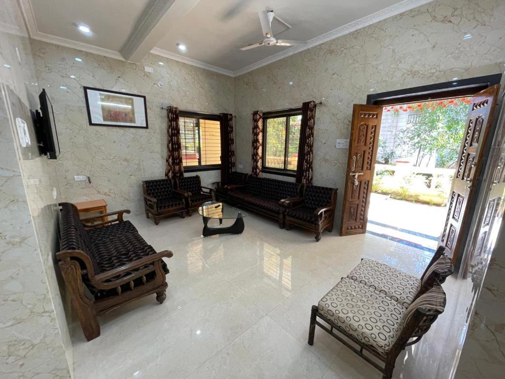 Hotel Phoenix Lonavala Dış mekan fotoğraf